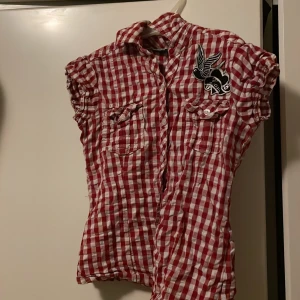 20kr storlek 146 - Denna t-shirten är jätte fin men tyvärr för liten för mig 