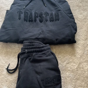 Trapstar dress - Äkta trapstar dress, använd 4-5 gånger