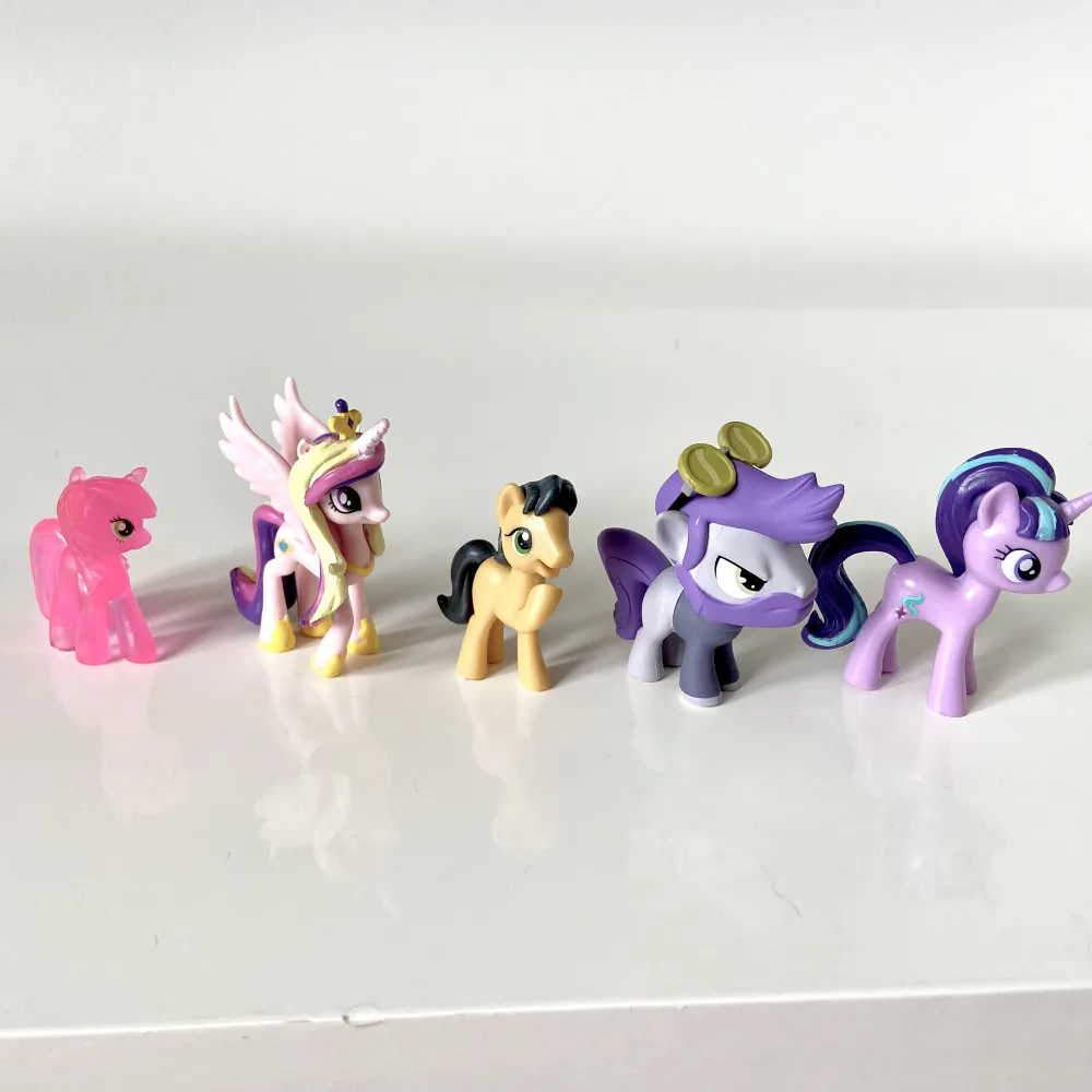 Säljer 5 olika små my little pony figurer. Köp alla 5 för 80kr. Har inte plats med dem och vill mest bara bli av med dem. Övrigt.