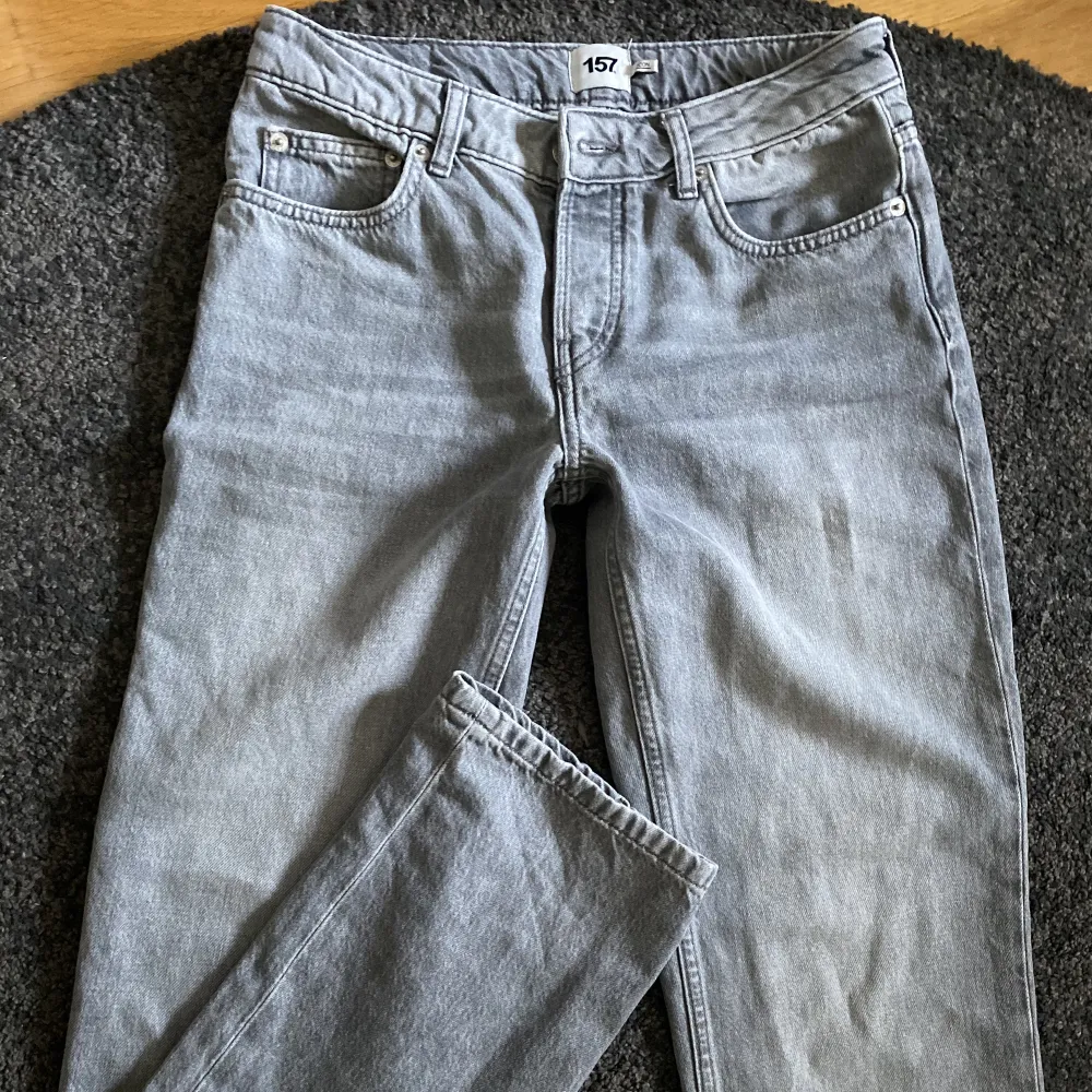 Säljer mina helt nya lågmidjade jeans från lager 157! Aldrig använda! Kan mötas upp i Jönköping eller frakta, köparen står för frakten💕. Jeans & Byxor.