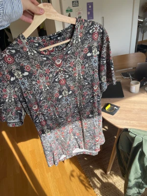 Tiger of Sweden T-shirt - Tiger of Sweden tisha xl  Tycker den är snyggare i lite större size