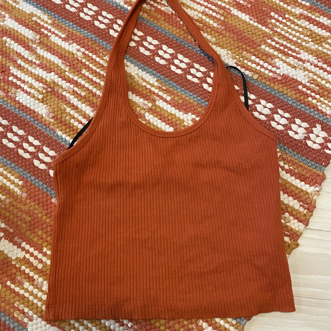 Två croppade linne toppar