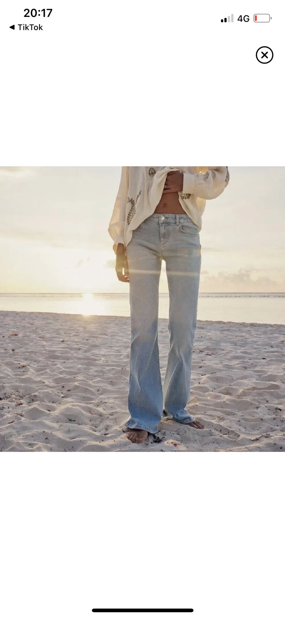 Lågmidjade Bootcut jeans från zara i 36, de är endast använda några få gånger💗. Jeans & Byxor.