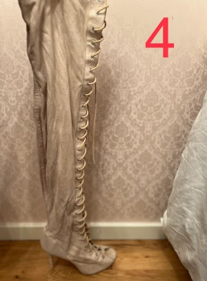 Päls - Bild 4 storlek 38 50kr  Bind 5 strutspäls storlek M 100kr Bild 6 poncho kanin one sixe 150kr 