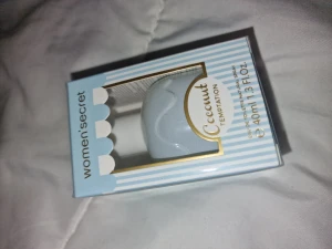 Parfym  - Oöppnad förpackning, ska lukta lite kokosnöt🦋