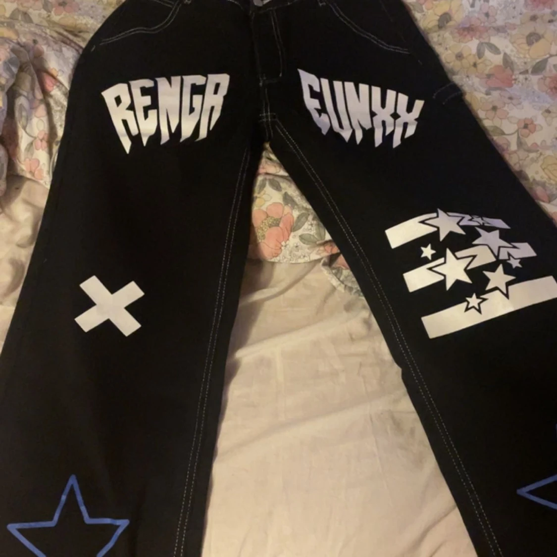 Säljer dessa dem e helt nya men inte min typ av byxor. 