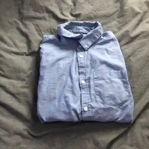 Blå skjorta 