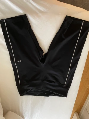 Biker shorts  - Biker shorts från röhnisch i storlek L. Använda men i fint skick. 