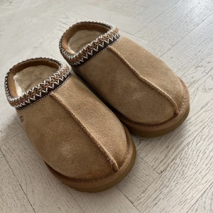 Ugg Tasman - Strl 38, använda men väl omhändertagna, nypris 1250 kr