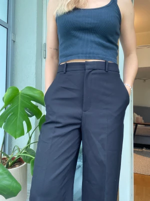 Svarta kostymbyxor från Zara - Storlek M