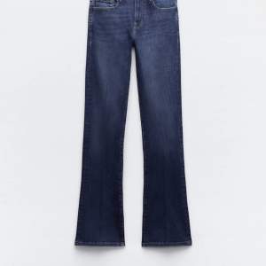 Lågmidjade zara jeans, inga defekter eller annat liknande! Ny pris är 430 kr! 