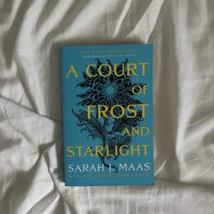 A court of frost and starlight av sarah j maas på engelska. Nyskick, paperback.