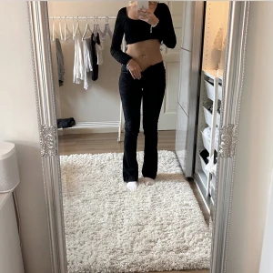 Lågmidjade lbt jeans  - Säljer mina supersnygga svarta lbt jeans då dom är försmå, 24W 30L Säljer dom för cirka 500 men kan även tänka mig att byta mot ett par likadana fast i storlek 25/32, 26/32 eller 27/32❤️