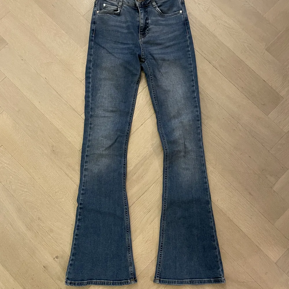 Jeans från gina tricot. Bootcut. Bra kvalité. Storlek xs.. Jeans & Byxor.