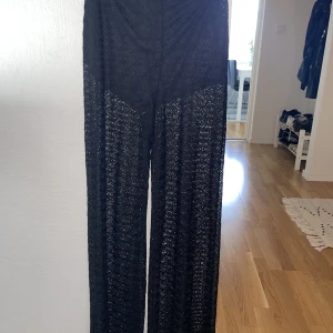 Blandade plagg - En klänning ett par strand byxor och en strand klänning/ topp storlek xs 