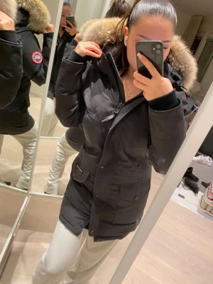 Canada goose vinterjacka  - En äkta canada goose dam vinterjacka säljs nu för 6 500kr. Pris kan diskuteras vid snabb affär.  