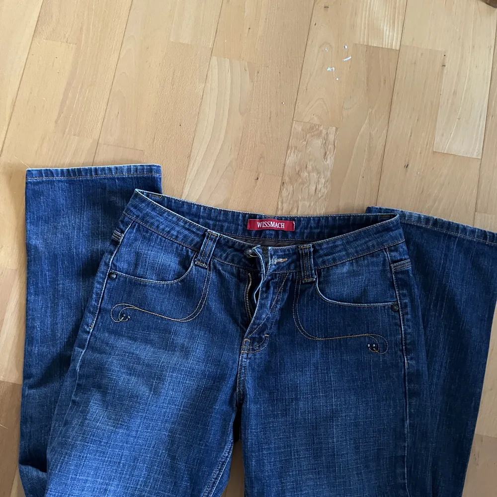 Vintage Low/mid jeans. Raka i modellen och verkligen skit snygga!!. Jeans & Byxor.