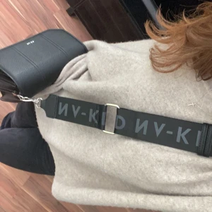 Na-kd väska  - Assnygg väska från NA-KD i fint skick!! Nypris:549kr💗
