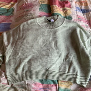 Stickad långärmad - Använd 1 gång, den är otroligt skön att ha på sig och passar till mycket!