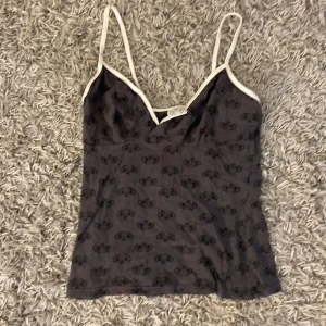 Linne - Såå coolt lite längre linne, har aldirg använt! 💕Justerbara band !  skriv privat för fler bilder!💕