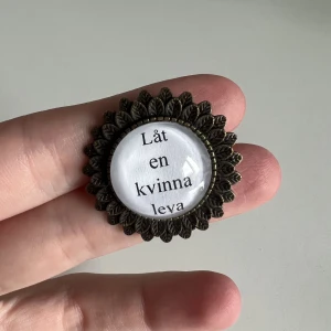”Låt en kvinna leva” justerbar ring - 150 kr