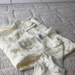 & Other storys klänning - Så fin och gullig klänning från & other storys, klänningen är i nyskick därav priset (nypris 499). Kom privat för fler bilder eller frågor!!!💗❤️💗❤️💗❤️💗❤️💗💗