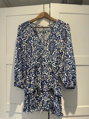 Zara klänning s 💙 - Storlek s. Endast använd fåtal tillfällen. Skick 10/10.  Försten till kvarn. Klicka gärna på köp nu ❤️