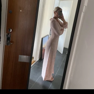 Rosa långklänning  - Superfin rosa långklänning i storlek 38. Passar mig som har XS/S i kläder. Nypris ca 700:- 