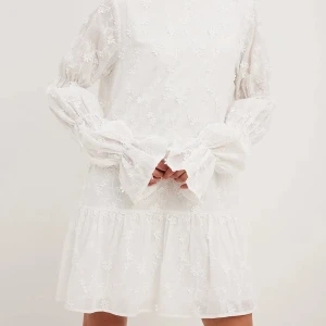 Klänning från Nakd - Fin sommarklänning från Nakd Endast använd 1 gång  Köpt för 699kr