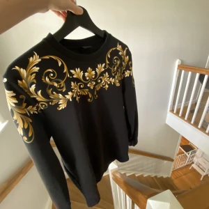 Sweatshirt  - En HM tröja/sweatshirt. Kom privat för fler bilder.