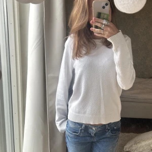 Vit stickad tröja  - snygg stickad tröja från vila 💕💕passar till allt! 