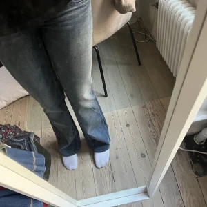Jeans - Såå fina jeans från esprit som tyvärr är för små på mig!! Jeansen är lågmidjade!!