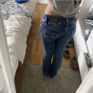 Ltb jeans  - Ltb jeans i bra skick. Midjemåttet är 74cm och innerbenslängden 79cm. Storlek står ej med men passar mig som brukar ha xs. Kom privat om ni undrar över något❤️ (GRATIS FRAKT)
