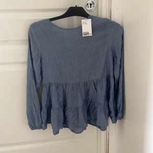Volang tröja - Volang tröja från h&m, Aldrig använt så i bra skick🤩