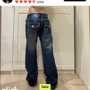 SÖKER TRUE RELIGION - söker true religion jeans i storlek 29-32 som e typ me fickorna längre ner
