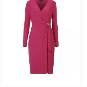 Klänning  - Använd en gång  nypris 1599kr