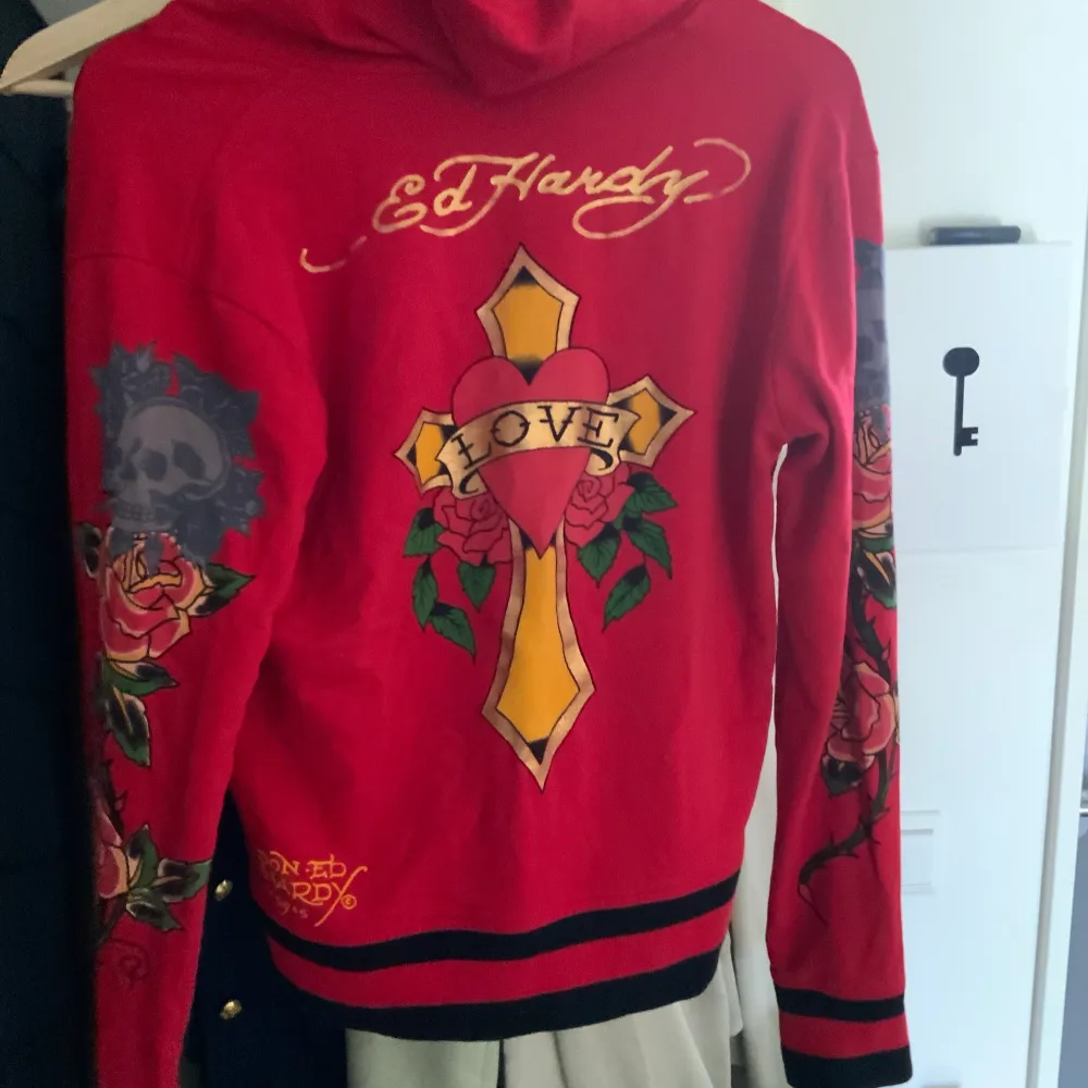 Xl men sitter som m skulle jag säga . Hupparit & Collegepaidat.
