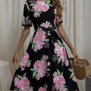 Blommig klänning - Använd ett par gånger