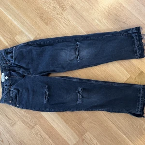 Håliga jeans  - Jeans från free people i modellen Lita, W26. Använda en gång men tyvärr för små för mig nu 😊💕ord pris 1200 kr. Ge gärna prisförslag 💓💓 