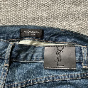 Ysl vintage jeans  - Feta ysl vintage jeans i fint skick, 34 i midja och 32-34 i längd! 