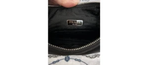 Prada väska  - Säljer min helt nya Prada väska. Helt oanvänd och kvitto kartong medföljer.
