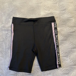 Träning shorts - Jätte fina och har aldrig använt.