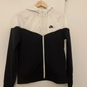 Nike sip-hoodie (träningströja) - Bra skick, skönt matrieal 