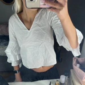 Blus/tröja  - Vit tröja som passar till allt💓