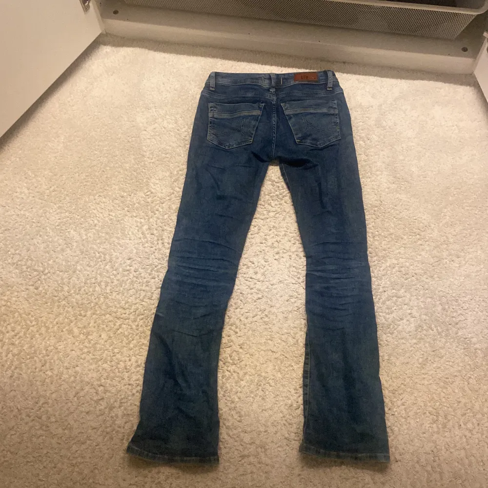Säljer mina ltb jeans för dom börjar bli för korta, köpta föra året. Bra skick💕. Jeans & Byxor.