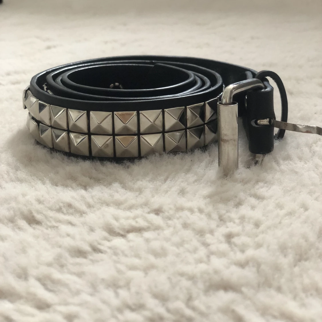 Nitbälte/ skärp med nitar - 90