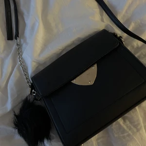 Svart väska  - Svart väska, använd flera gånger 