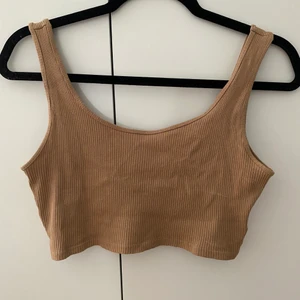 Beige, linne, strl S - Endast använd få gånger hemma. Skön och är stor i storleken. Obs. Köparen står för frakt.