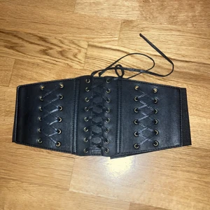 Korset - Säljer denna korset då jag ej har användning för den. Skriv gärna