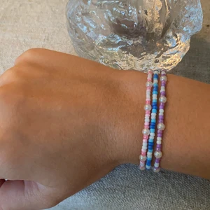 Armband  - Super fina pärlade armband🤍 1 för 14kr🤍 2 för 25kr🤍 3 för 40🤍 4 för 50kr🤍